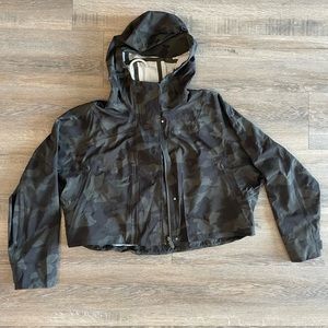 Lululemon - Rain Chaser Jacket